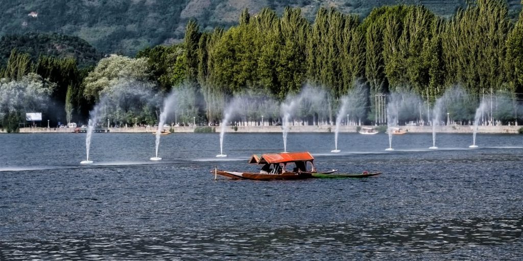 Boating-At-Dal-Lake-Srinagar