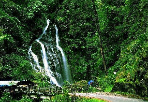 khangchendzonga-waterfalls-pelling-geyzing-tourist-attraction-odmq63